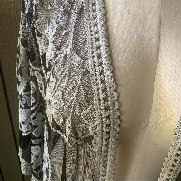 Woven Heart Black and Beige Embroidered Kimono Top - Picture 6 of 10